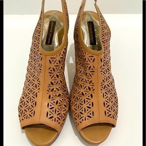 Adrienne Vittadini size 10 Women’s brown leather upper sling backs